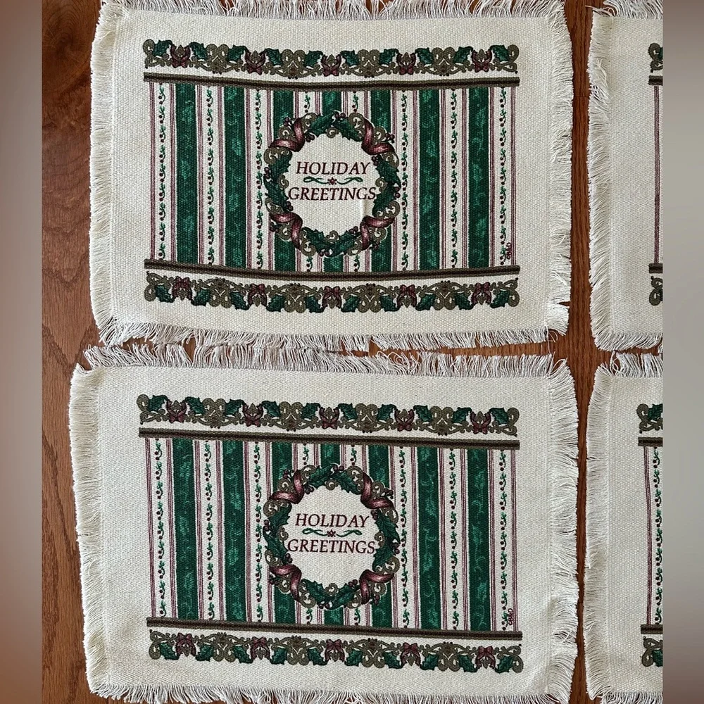 Vtg Poinsettia Christmas Placemats Set of 4 Beige/Green Wicker with Fringe